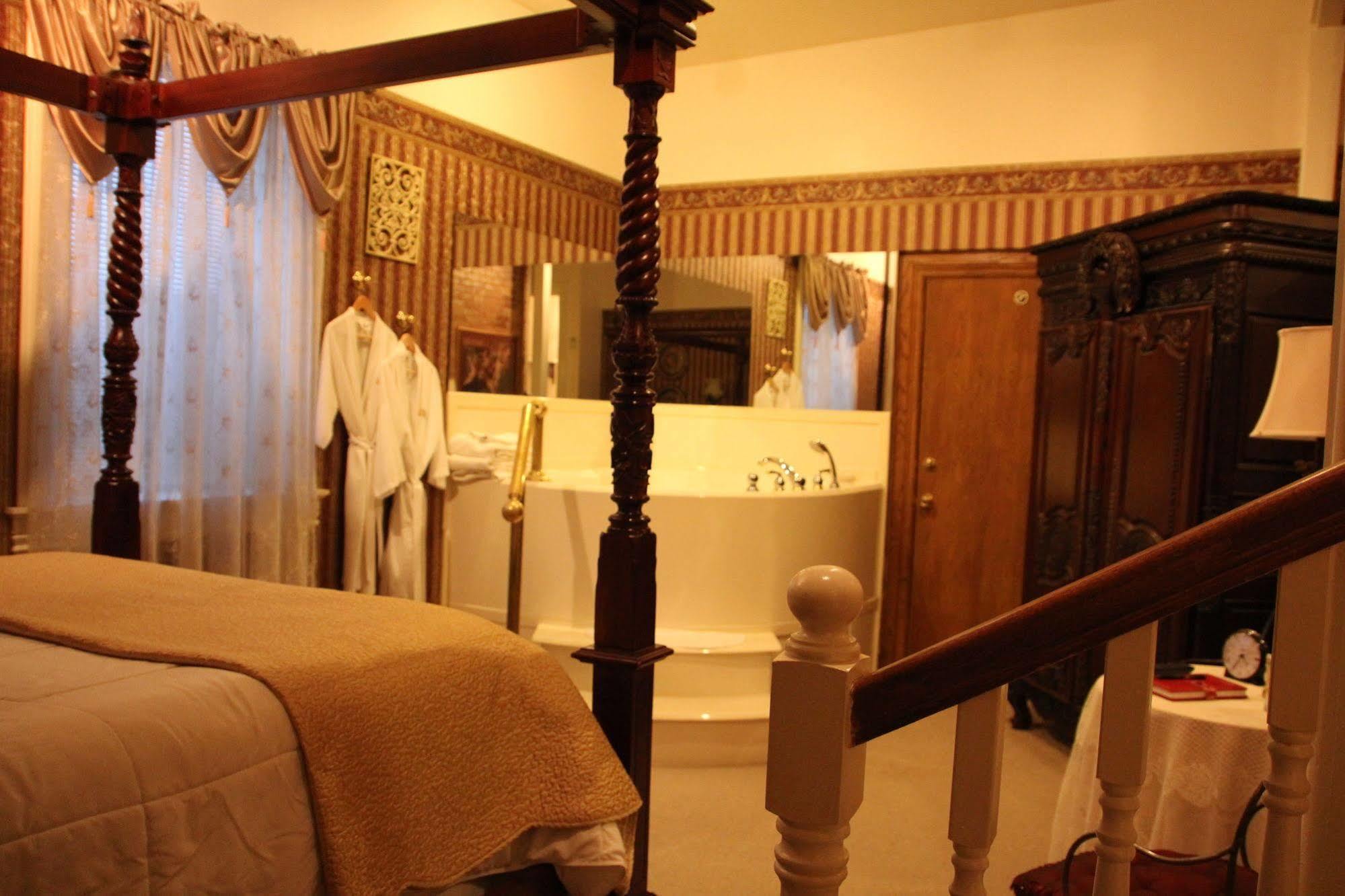 לינה וארוחת בוקר פרובו Hines Mansion מראה חיצוני תמונה